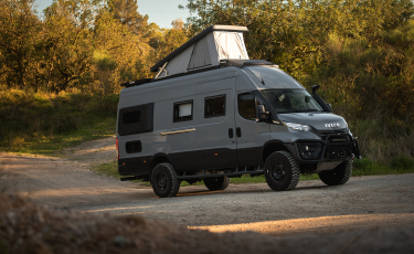 Iveco Daily 4x4 L4H3 con techo elevable