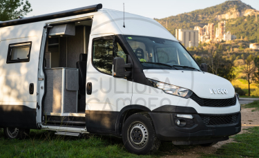 Iveco Daily L3H2 con toldo