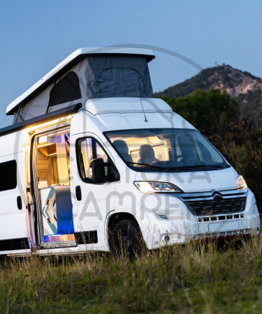 Citroën Jumper L3 H2 con techo elevable y muebles a medida