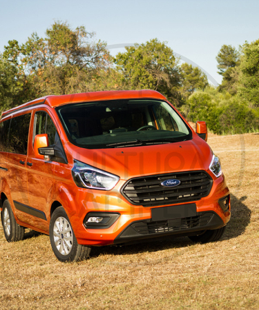 Ford Transit Custom con calefacción y muebles a medida
