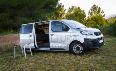 Peugeot Traveller camperizada con calefacción